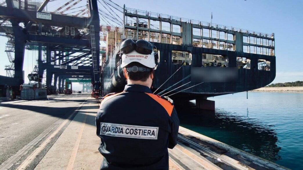 Nave Statunitense Bloccata A G