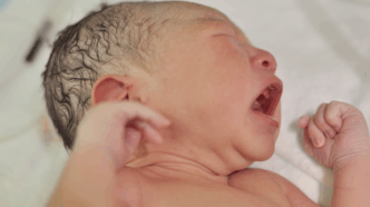 Neonato Salvato Dopo Parto Nas