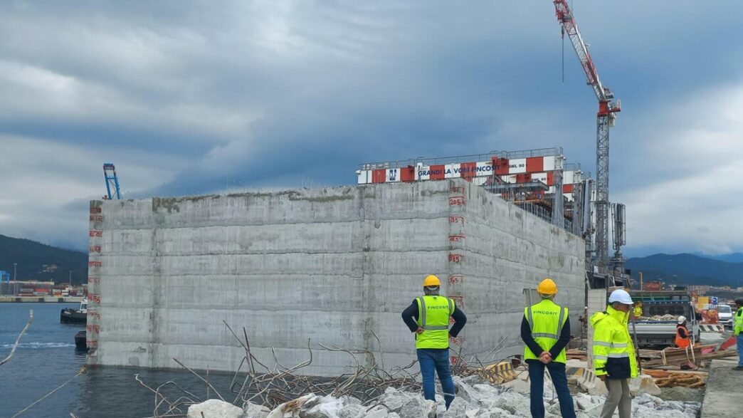 Nuova Diga Del Porto Di Genova