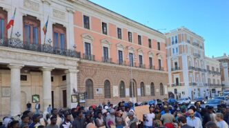 Oltre 100 Migranti Sfrattati D