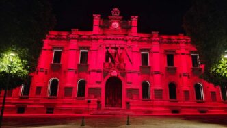 Palazzo San Giorgio Si Tinge D