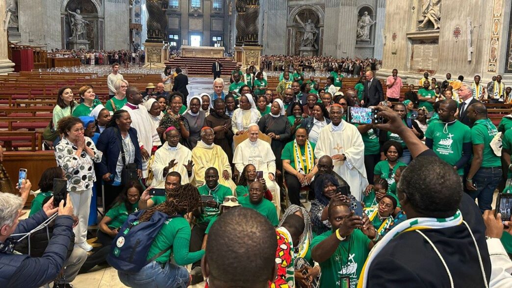 Papa Leone Xiv Incontra Gli Am