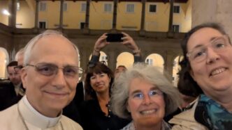 Papa Prevost Torna Al Palazzo