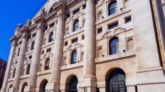 Piazza Affari Rallenta Con Fts