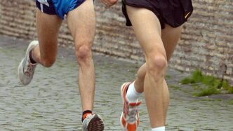 Podista Rimane Incastrato Tra