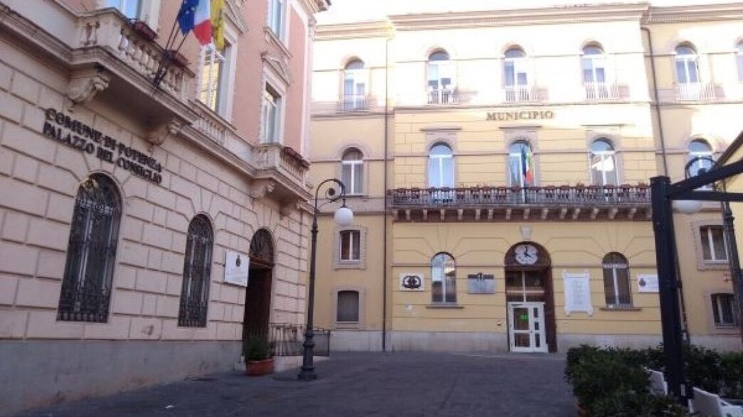 Potenza Illumina Il Palazzo Di