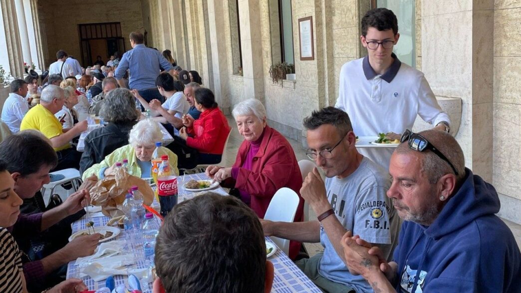 Pranzo Per 400 Persone Fragili