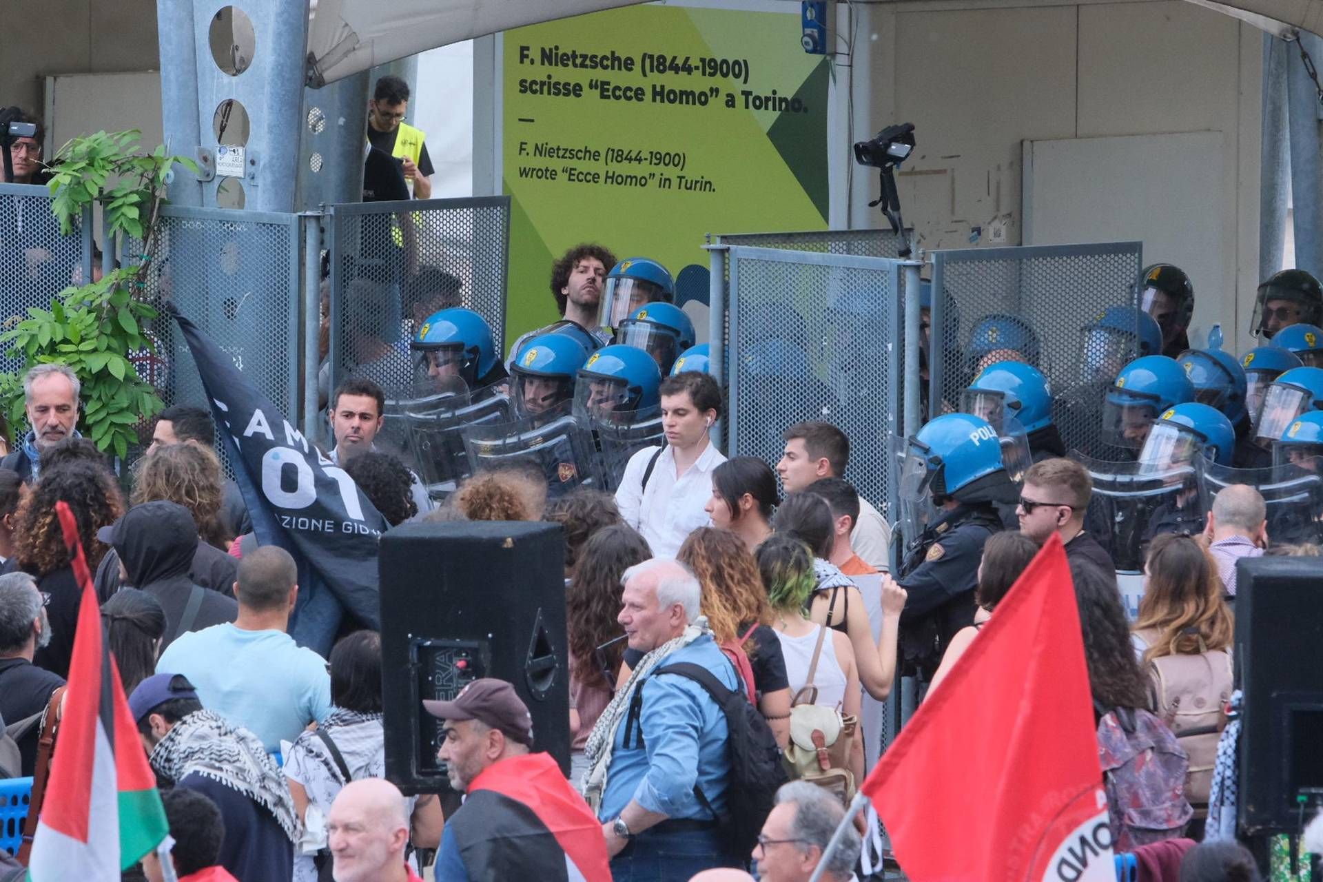 Presidio E Sit In Pro Palestin