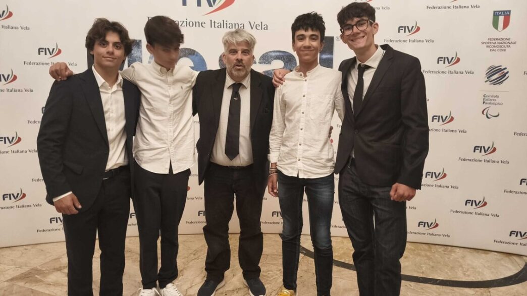 Quattro Giovani Velisti Di Pes