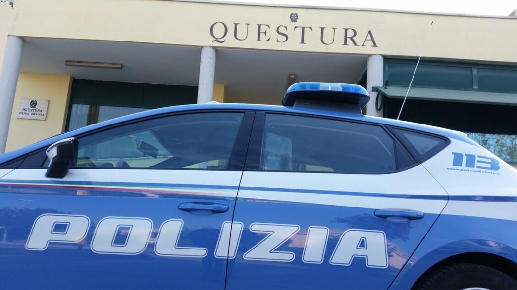 Rapina A Mano Armata In Una Vi