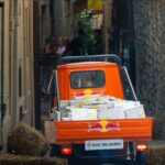 Red Bull Ape Rush A Sirolo: Adrenalina E Folklore Con Le Ape Piaggio In Gara Sulla Spiaggia Urbani L’estate 2025