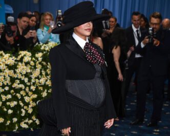 Rihanna Annuncia La Terza Grav