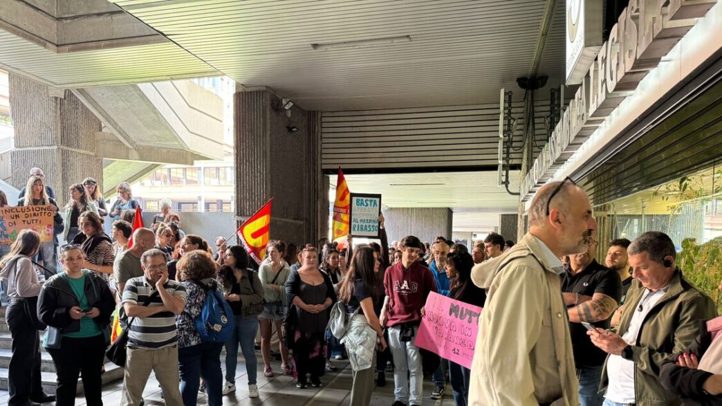 Sciopero E Presidio Degli Educ