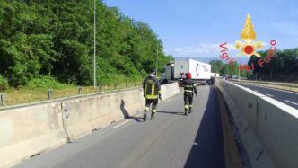 Sei Agenti Della Polizia Ferit