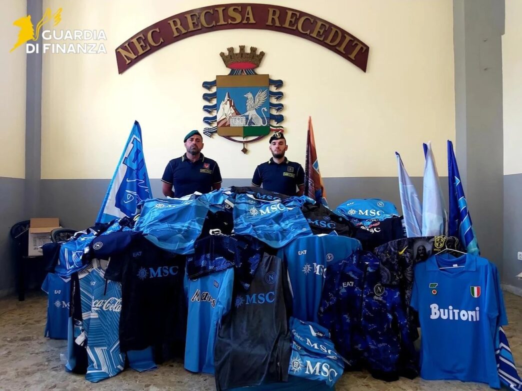 Sequestrati A Napoli Oltre 20
