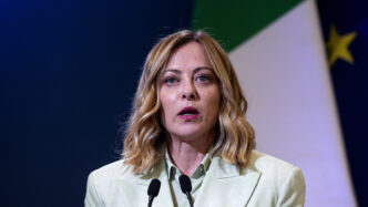 Serve Insistere Per Un Cessate