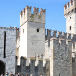 Sirmione Invasa Da Turisti Nel Ponte Del Primo Maggio: Oltre 40Mila Auto In Più E Proposte Per Limitare Il Traffico Nel Centro Storico