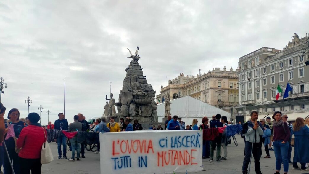 Sit In A Trieste Contro La Nuo