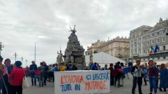 Sit In A Trieste Contro La Nuo