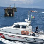 Soccorso A Barca A Vela Incagliata Alla Rada Del Vecchio Faro Di Fiumicino Segna La Prova Della Capitaneria Di Porto