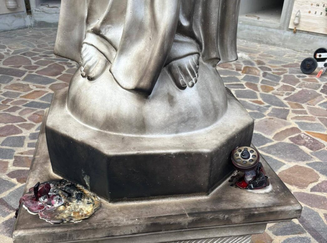 Tentato Incendio Alla Statua D