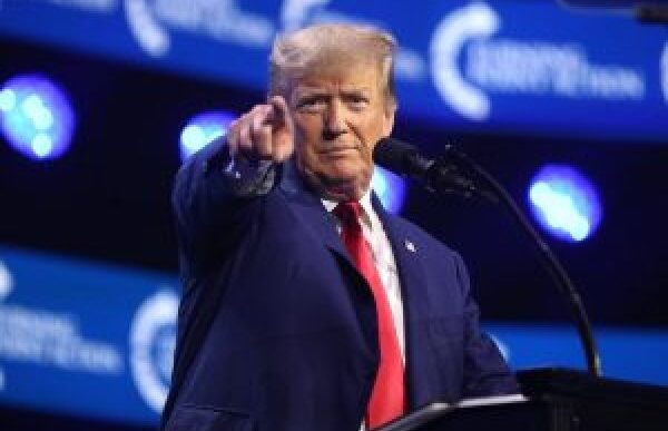 Trump Azzera Cinque Membri Del