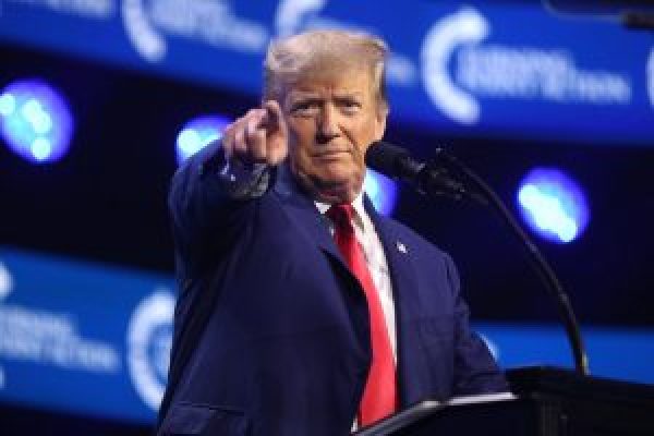 Trump Azzera Cinque Membri Del