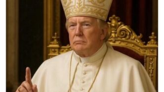 Trump In Abito Talare Con Mitr
