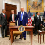 Trump Punta Il Dito Contro L’unione Europea Dopo I Negoziati Con La Cina E Firma Un Ordine Per Abbassare I Prezzi Dei Farmaci