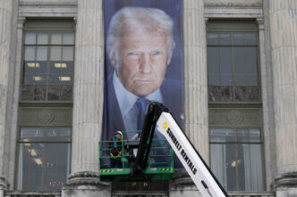 Trump Torna Dagli Sceicchi Con