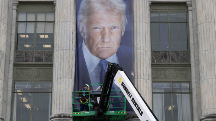 Trump Torna Dagli Sceicchi Con