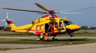 Une28099Auto Investe Un Anziano E F