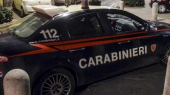 Un Giovane Inseguito Da Tre Uo