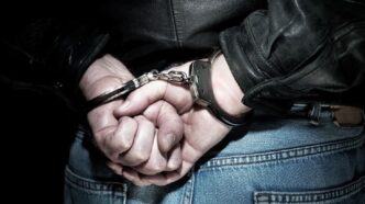 Uomo Agli Arresti Domiciliari