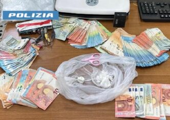 Uomo Arrestato A Napoli Con 33