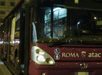 Uomo Ferito Con Arma Da Taglio