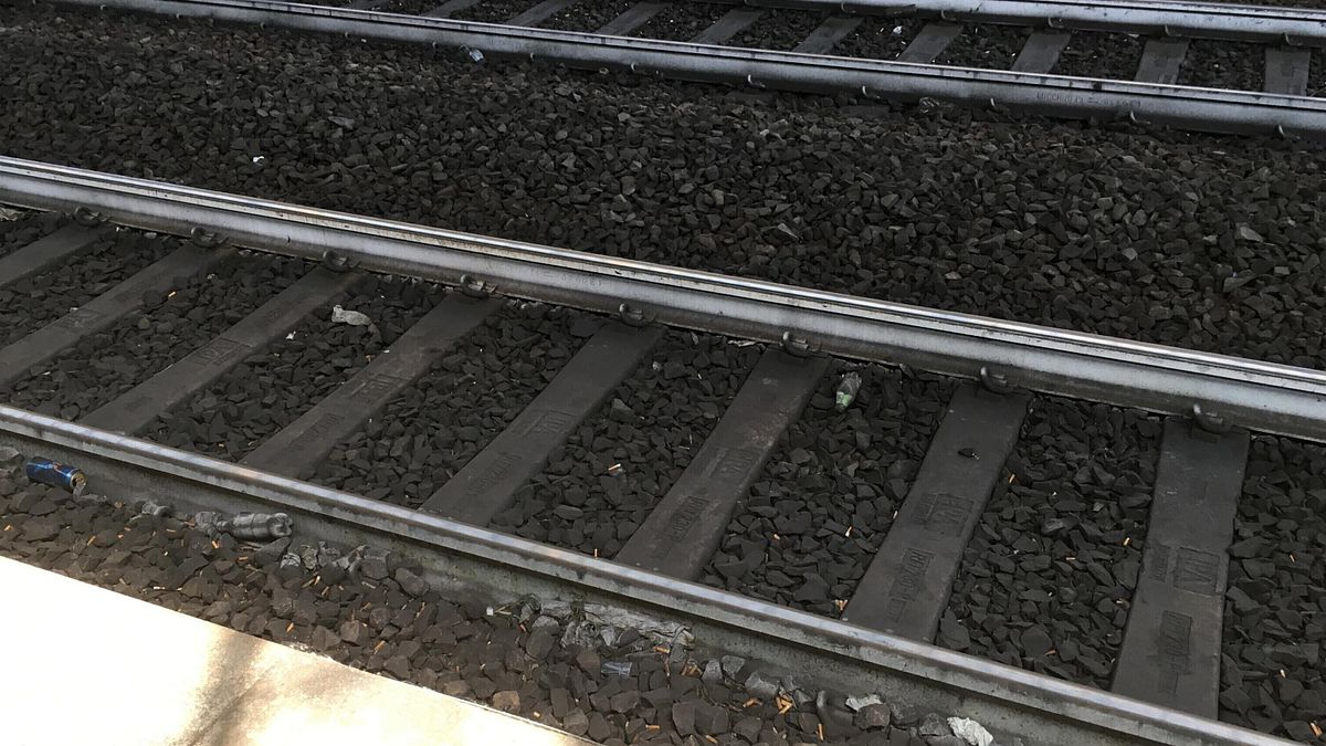 Uomo Travolto Da Un Treno Alla