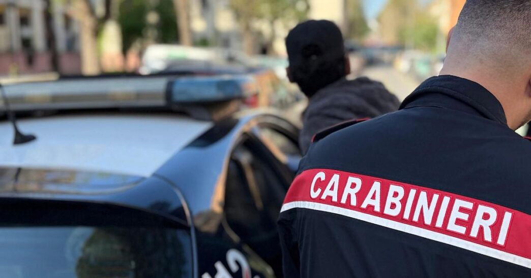 Uomo Ubriaco Blocca Autobus Li