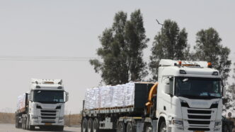 Venti Camion Di Aiuti Umanitar