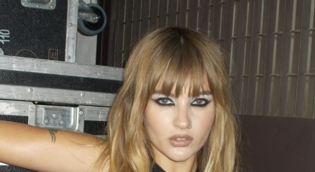 Victoria De Angelis Al Gazomet