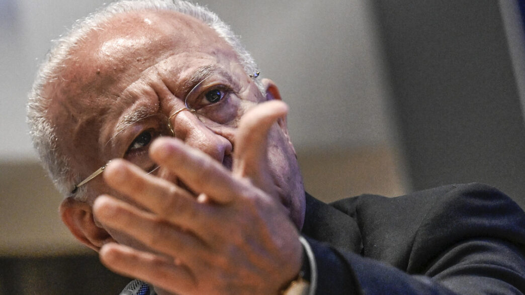 Vincenzo De Luca Critica Dura
