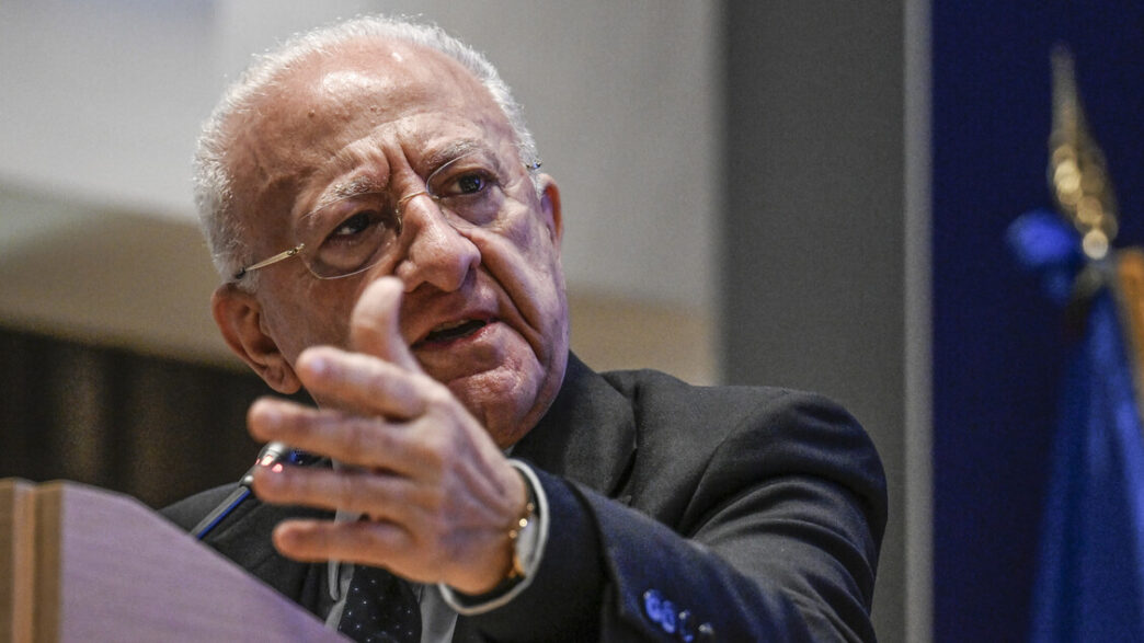Vincenzo De Luca Difende La Sa