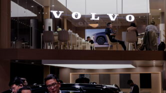 Volvo Taglia 3.000 Posti Di La