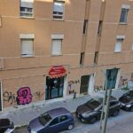 Writer Danneggia Palazzo Ritinteggiato In Centro Latina Con Scritte E Sigle Spray