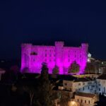 Bracciano Si Illumina Di Magenta Per La Campagna Eseo Italia 2025 Sulle Patologie Eosinofile