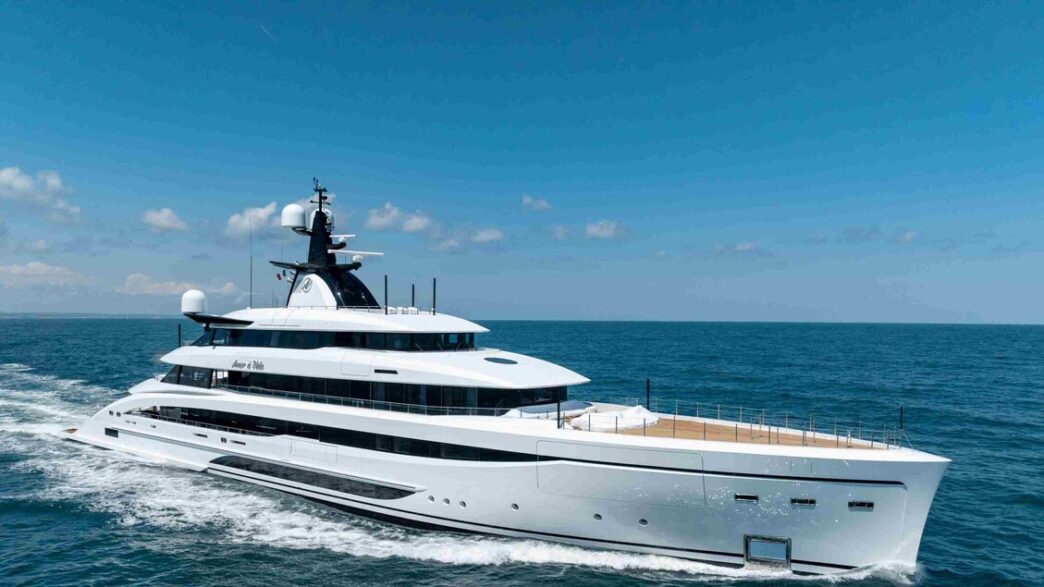 Consegnato Il Superyacht Crn A
