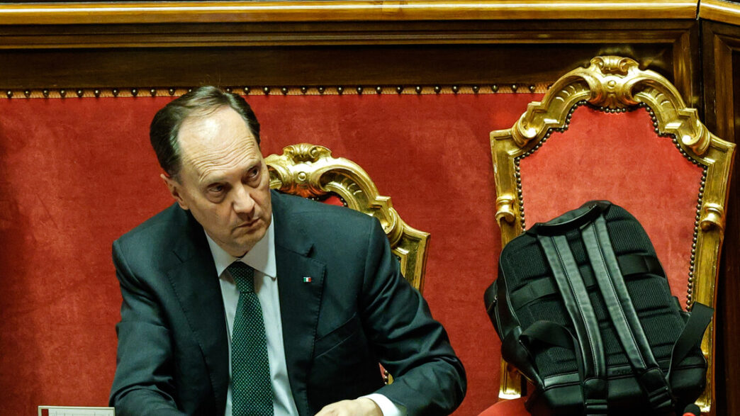 Il Ministro Ciriani Difende Il