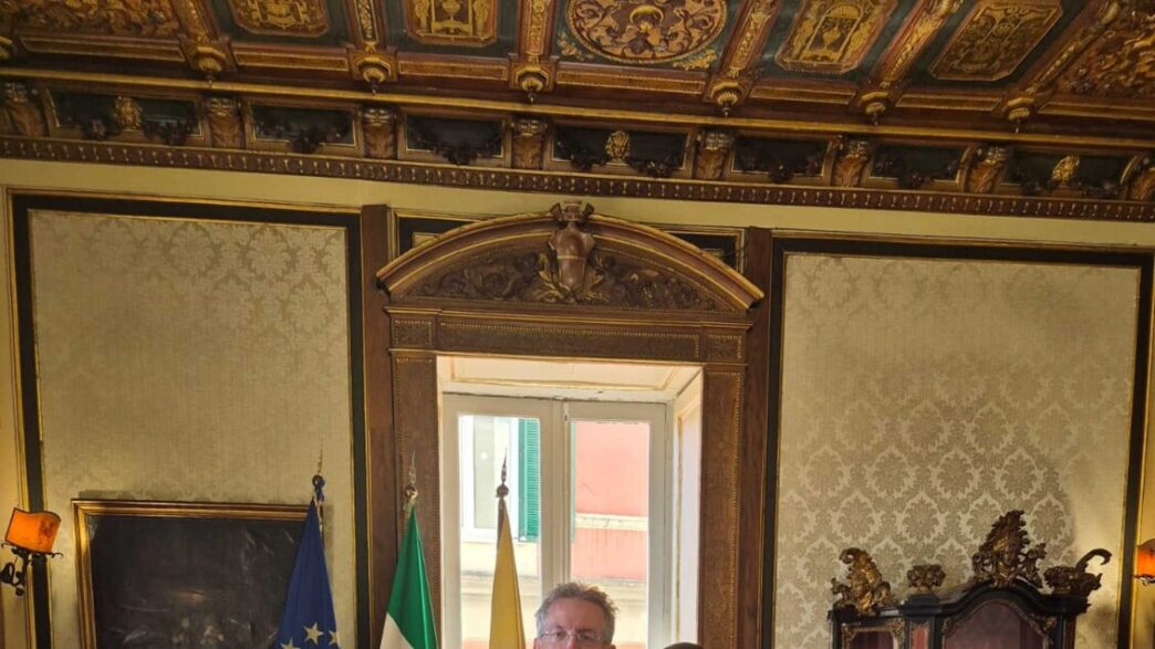 Il Sindaco Di Napoli Premia Fr