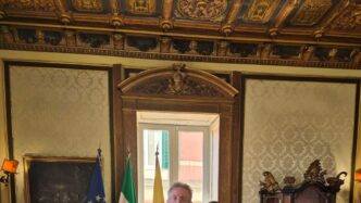 Il Sindaco Di Napoli Premia Fr