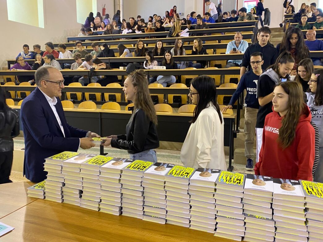 La Fondazione Carispaq Regala